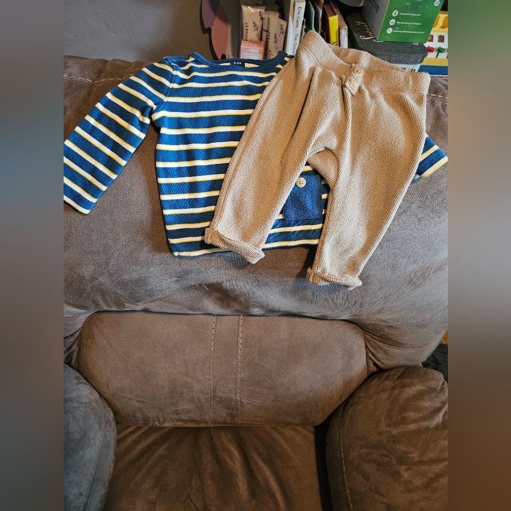 Old Navy Infant Outfit, Size 6 To 12 Months